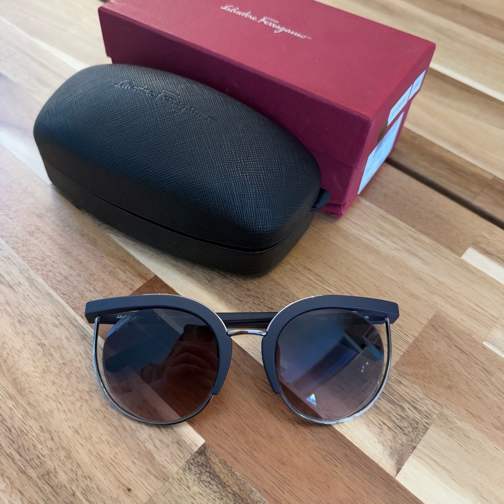 Salvatore Ferragamo Round Sunglasse